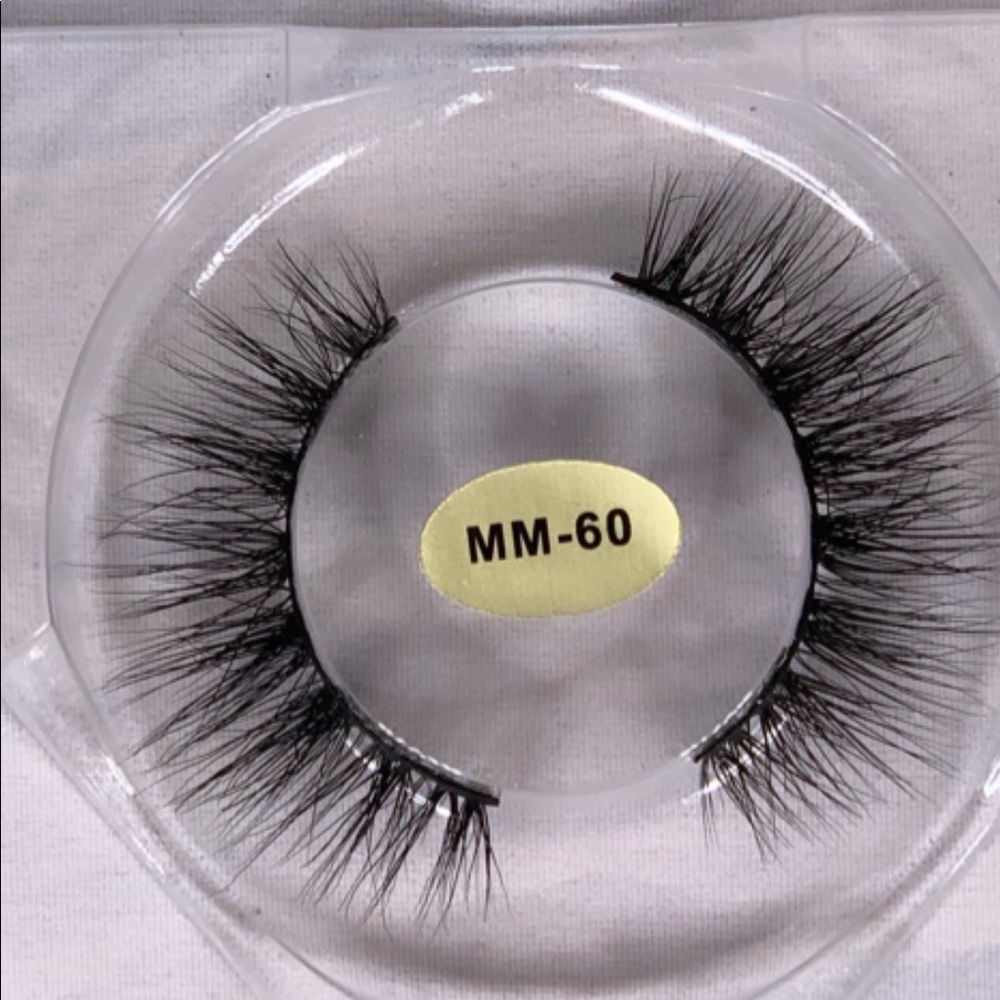 Lashes - Picture 5 of 7
